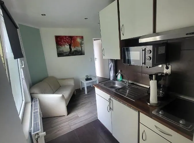 Ruhiges Mit Blick In Den Garten *